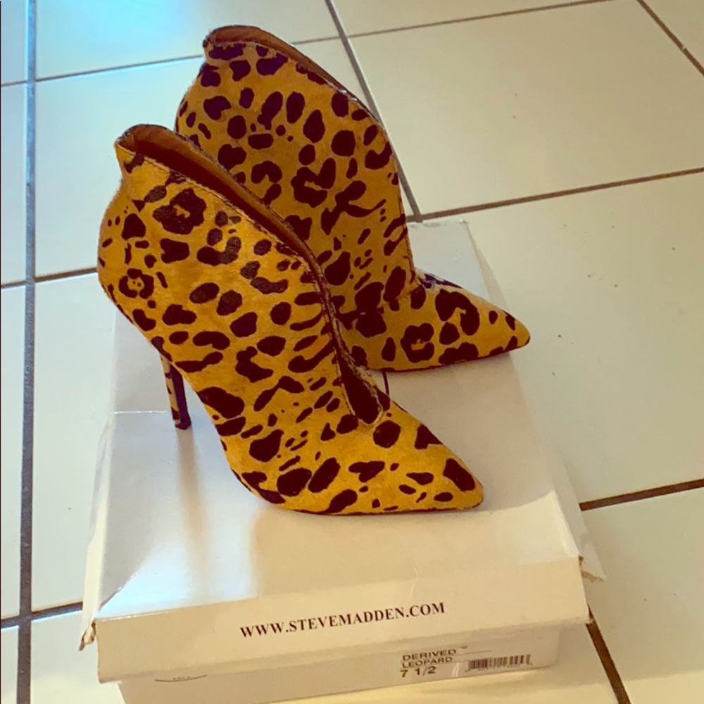 Steve Madden 🐯Leopard Booties